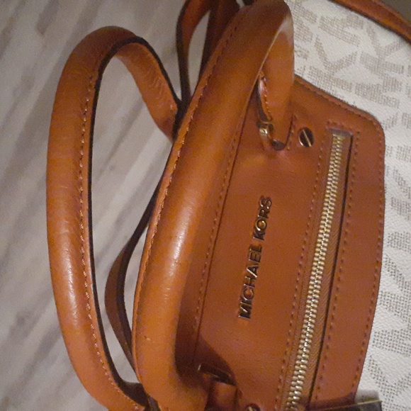 MICHAEL KORS LARGE SATCHEL CROSSBODY STRAP SIGNATURE - Picture 7 of 10